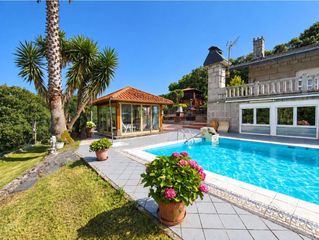 Maison à Rasines. Exclusiva propiedad en parcela de 5.000 m2 con piscina,  y vista