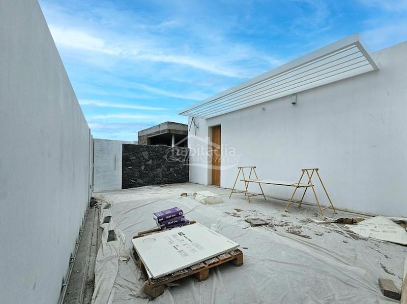 Foto f6bf43fa-c257-4f28-8e65-2865285a4c6c. Xalet amb aparcament piscina a Torviscas Centro y Alto Adeje