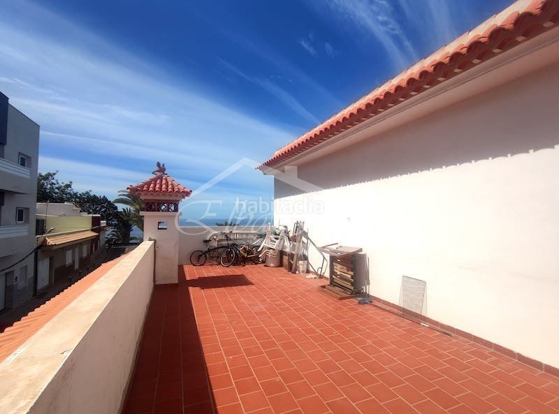 Foto 192ba06d-404b-4c45-a85c-53f22003ed5a. Edifici a Alcalá Guía de Isora