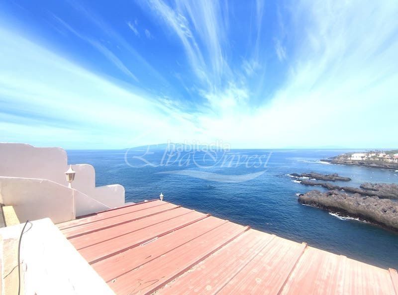 Foto 667a882a-c316-4269-ad20-efee31a7d728. Edifici a Alcalá Guía de Isora