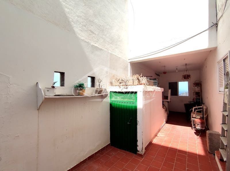 Foto 736fa76d-69b9-40e7-b457-ade7e5c0f25e. Edifici a Alcalá Guía de Isora