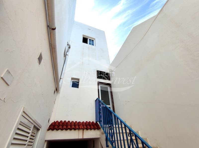 Foto be2c0fcd-a26a-4762-ae0f-125a1dbc555e. Edifici a Alcalá Guía de Isora