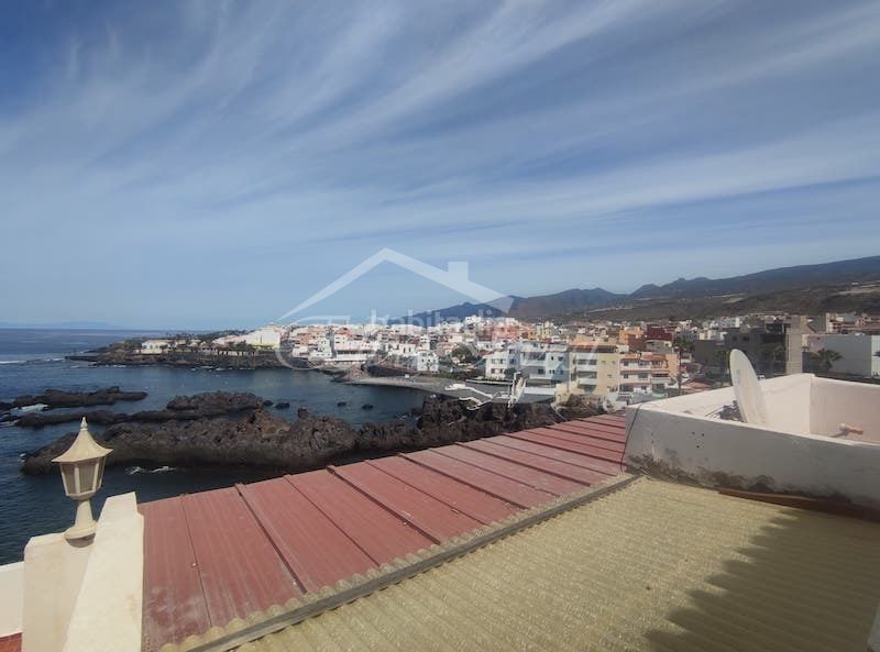 Foto f5df2145-3acf-48db-88cd-ff772c1966d4. Edifici a Alcalá Guía de Isora