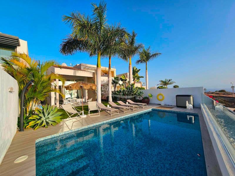 Foto 2ea471ec-9acb-4769-aa5b-398b51e923b2. Semi detached house with parking pool in La Caleta Adeje