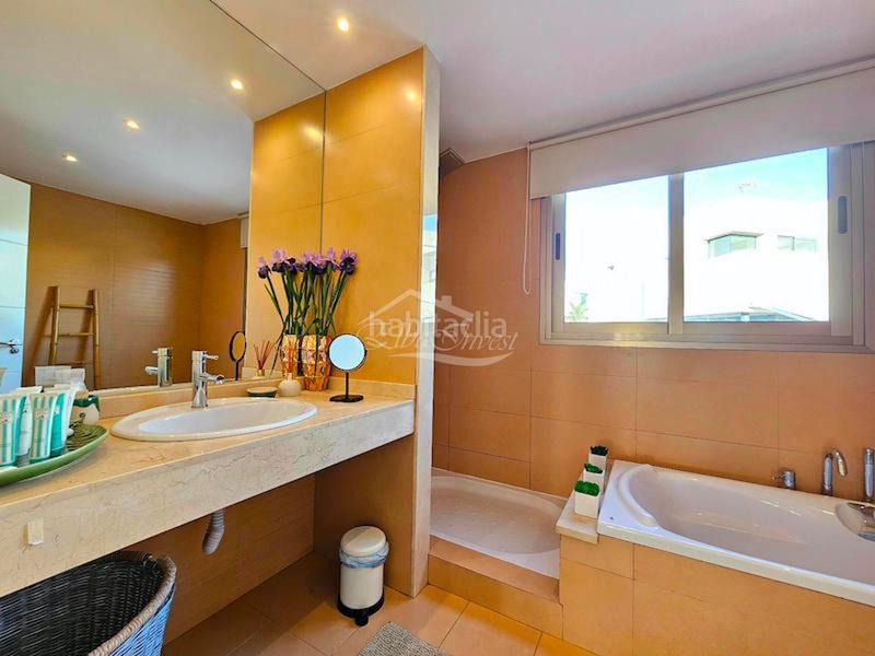 Foto 43e95ecd-1eec-4ce6-bf9c-572b6207ee9b. Semi detached house with parking pool in La Caleta Adeje