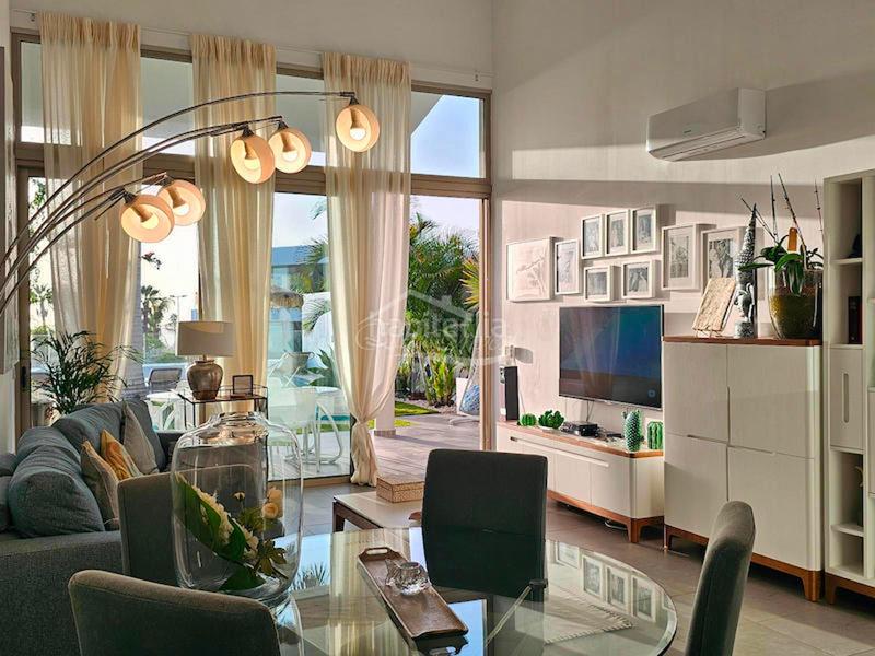 Foto 8d2538ae-71a7-4272-8d5d-2394545df0f9. Semi detached house with parking pool in La Caleta Adeje