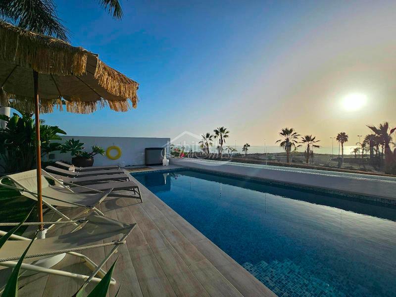 Foto ee877412-ab75-4412-96de-28ff330d939e. Semi detached house with parking pool in La Caleta Adeje