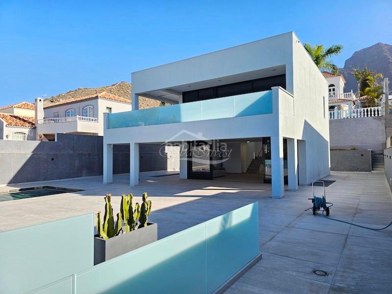 Foto 4bca7cec-f5f8-4f4f-84c1-12f33e180b3a. Chalet con parcheggio piscina in Playa Fañabé Alto Adeje