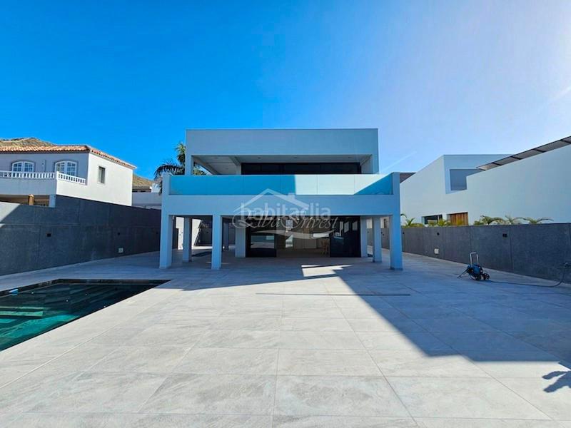 Foto 9e3cf8bb-57a2-4c0c-a147-28090fd37447. Chalet con parcheggio piscina in Playa Fañabé Alto Adeje
