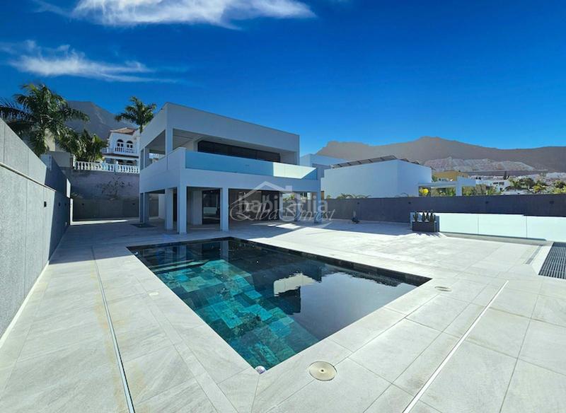 Foto b8060ee4-3be5-405e-b688-383fae84d958. Chalet con parcheggio piscina in Playa Fañabé Alto Adeje