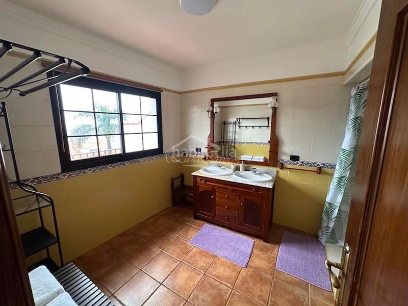 Foto 56a978a0-1ce6-4ab1-985e-049fbcbd5eb4. Chalet con parcheggio in Sauzal (El)