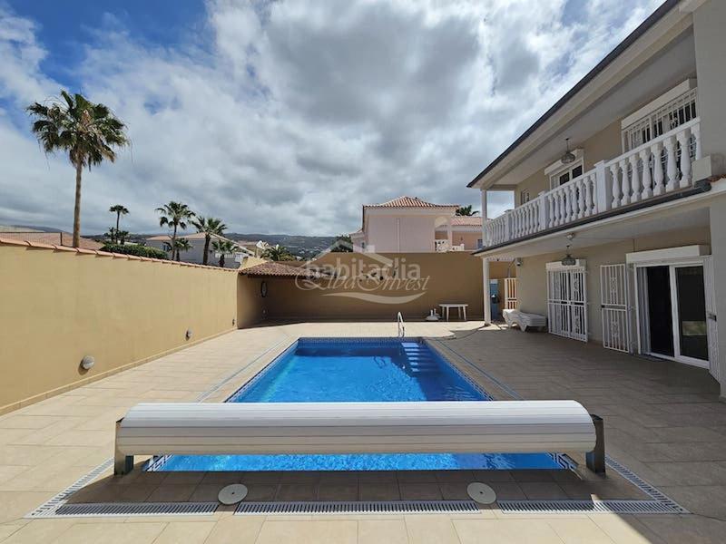 Foto 4b5a8538-75fe-4da5-bd25-15ed084a2c2c. Chalet mit parking in Callao Salvaje - Playa Paraíso Adeje
