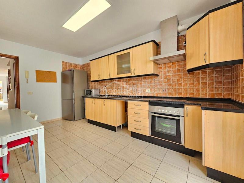 Foto 3d65bbaf-8032-4b5b-9fe3-22804e6801fe. Casa adossada amb aparcament a Valle San Lorenzo Arona