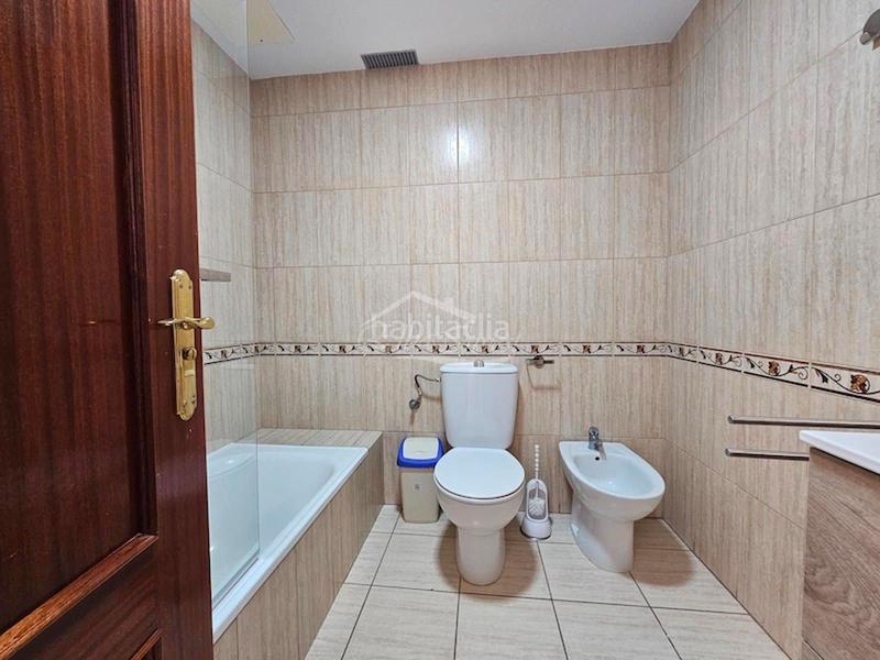 Foto 4ae215f6-ebc8-463d-bb6b-dd6327688ce9. Casa adossada amb aparcament a Valle San Lorenzo Arona