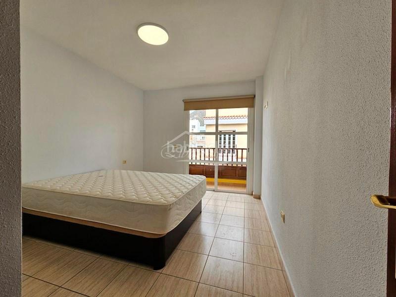 Foto 8273c087-cc10-4d15-8ddf-e90caabb568e. Casa adossada amb aparcament a Valle San Lorenzo Arona