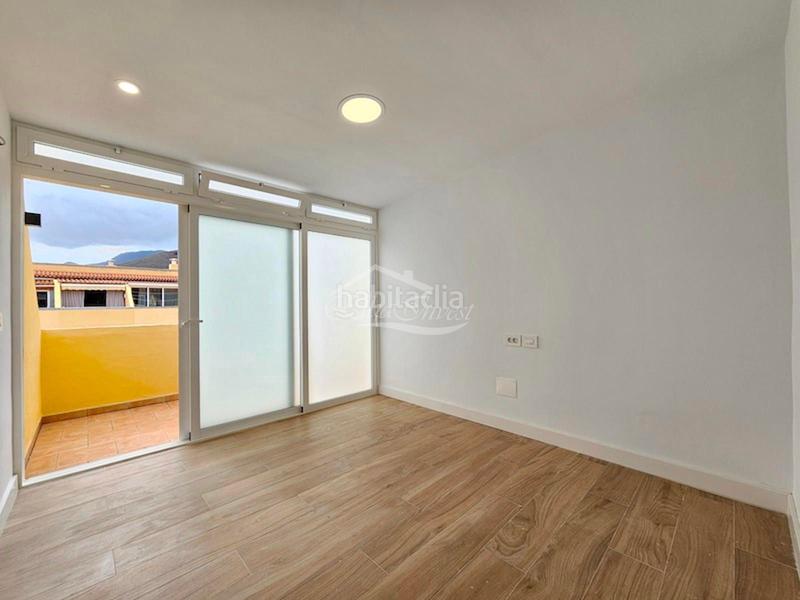 Foto befec99c-7935-49da-9be0-f746e9d9b59f. Casa adossada amb aparcament a Valle San Lorenzo Arona