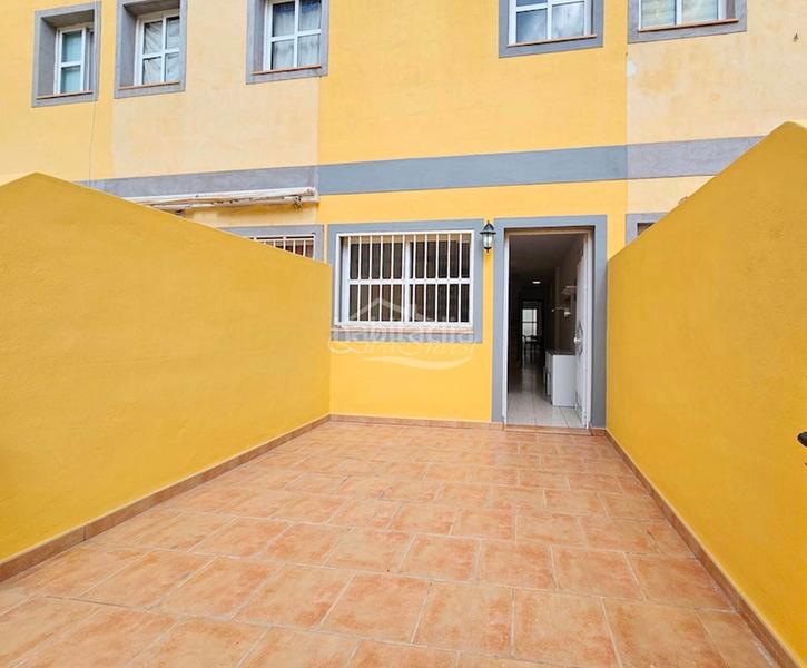 Foto c6fd7641-925b-4dfe-8ac8-3fe8a31b558a. Casa adossada amb aparcament a Valle San Lorenzo Arona