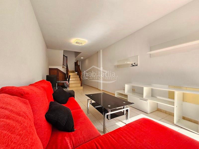 Foto d59223d1-1763-4e61-bfc3-b9b8efe3cb10. Casa adossada amb aparcament a Valle San Lorenzo Arona