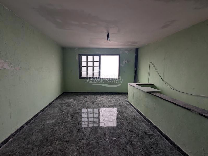 Foto 4bcfb3bf-258c-4792-8b4d-074831006bab. Casa amb aparcament a Tanque (El)