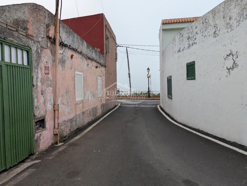 Foto b37e6e9e-0907-435b-ae70-a4d427186592. Casa amb aparcament a Tanque (El)