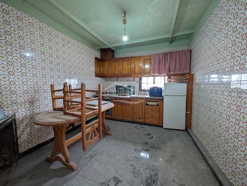 Foto b9052dd4-8dba-48b1-9a18-67ca670a5c12. Casa amb aparcament a Tanque (El)