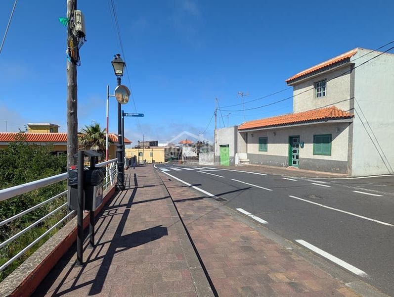 Foto ca413695-7cec-423b-871f-f43d756d90a4. Casa amb aparcament a Tanque (El)