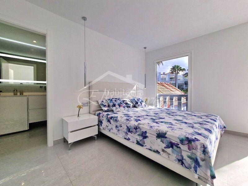 Foto 942d9630-6108-4abc-8687-eee6eaa40a34. Reihenhaus mit pool in Playa de Fañabé Adeje