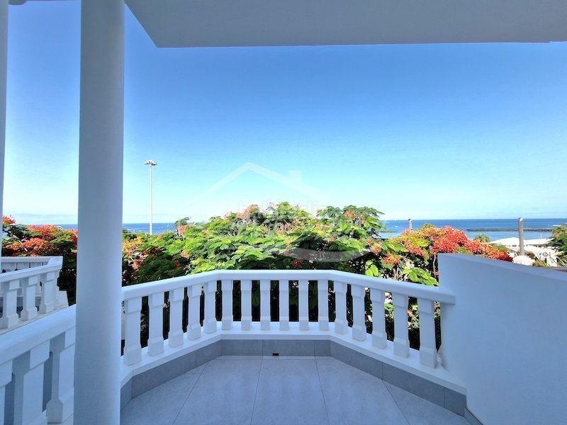 Foto bd6bc1bc-0d27-44f4-8455-3c5341b71e39. Reihenhaus mit pool in Playa de Fañabé Adeje