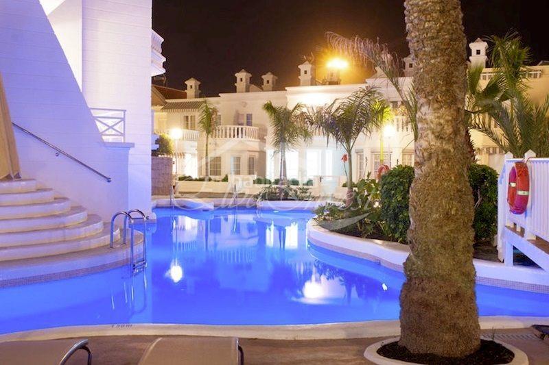 Foto f3de6f02-6617-4440-a731-35ec27d615f2. Reihenhaus mit pool in Playa de Fañabé Adeje