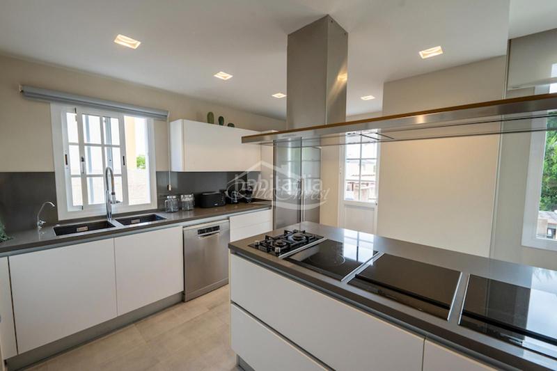Foto bd3df228-8784-43a7-970f-90a2d66ad504. Chalet villa en costa , tenerife en Playa Fañabé Alto Adeje