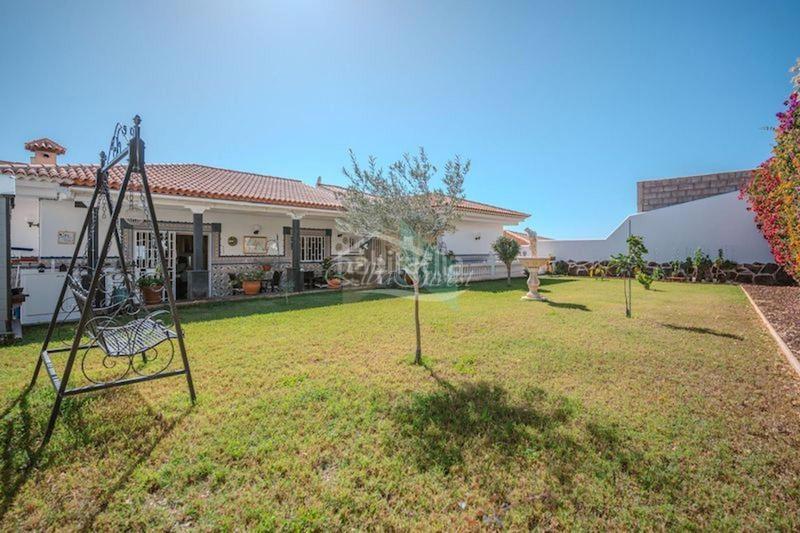 Foto c2e96d44-a2d0-4fdb-bf0a-1d445544c37d. Chalet mit parking in Valle San Lorenzo Arona