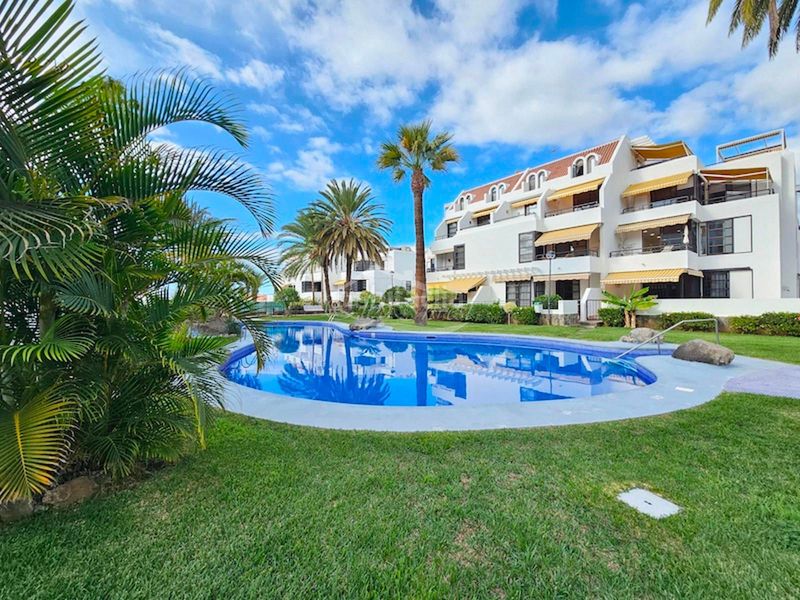 Foto ab8e4c9f-0a81-44c2-8f65-efb98f9006e5. Pis amb piscina a Playa de las Américas Arona