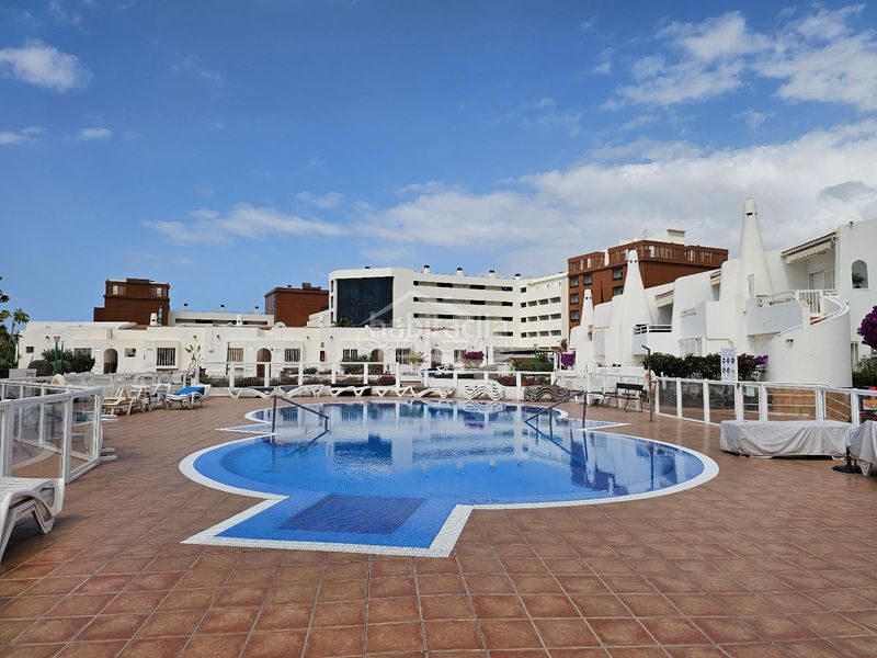 Foto 57acb770-85a2-4f22-8ca2-f557aabe6ff0. Casa adossada amb piscina a San Eugenio Bajo Adeje