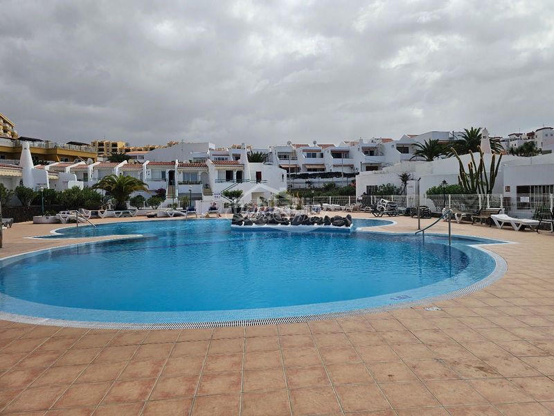 Foto bc942c37-19c7-4bd2-af53-692f910048ed. Casa adossada amb piscina a San Eugenio Bajo Adeje