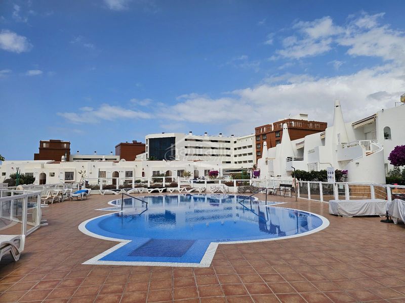 Foto f35b3819-e966-47c0-8890-3d9dc298a689. Casa adossada amb piscina a San Eugenio Bajo Adeje