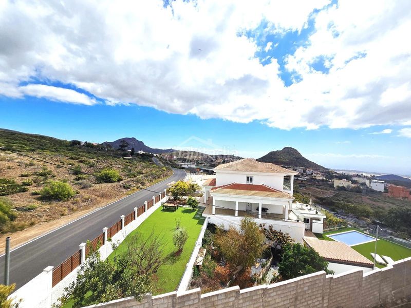 Foto ac0e9bd3-b780-4ddc-99a8-a6ad04e1a79e. Casa amb aparcament a La Camella Arona