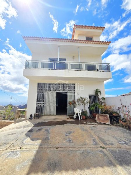 Foto c16d79fb-2329-4877-b398-4e5368e98f05. Casa amb aparcament a La Camella Arona