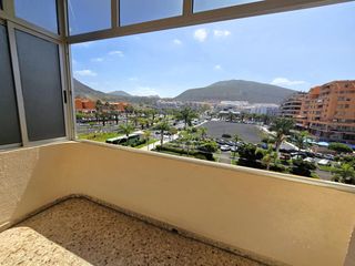 Etagenwohnung in Los Cristianos. Amplio piso de 3 dormitorios con balcón en los cristianos