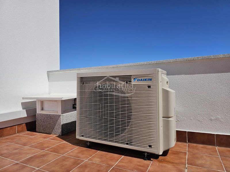 Foto c21a8ac5-0fa2-4915-8158-3a14862f4113. Casa adossada a Tanque (El)