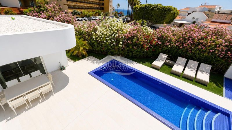 Foto d5347708-e585-4681-9c53-b0104e9117d4. Xalet amb aparcament piscina a La Caleta Adeje