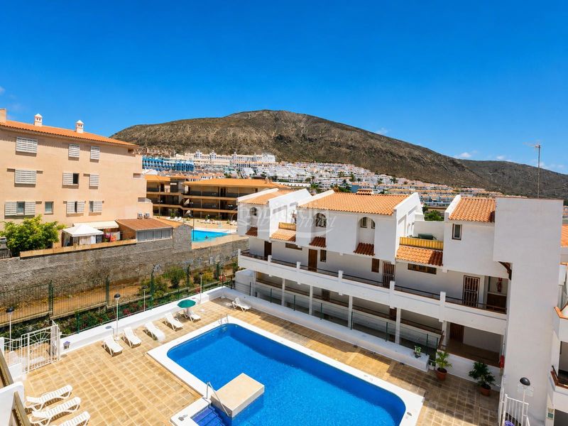 Foto 1ae8996c-1301-4521-ac54-1369680aabb4. Pis amb piscina a Los Cristianos Arona