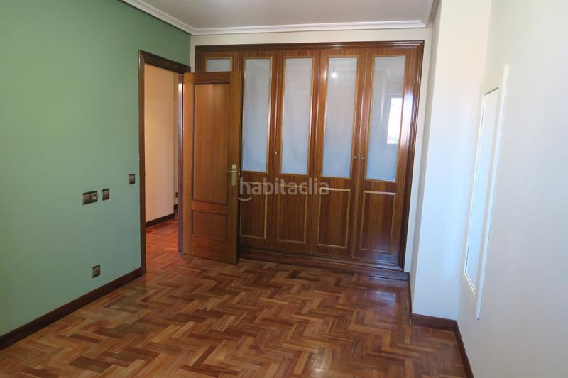 Foto dedabe04-caf3-4177-a4d5-c1e10529abfd. Alquiler piso en Centro Avilés
