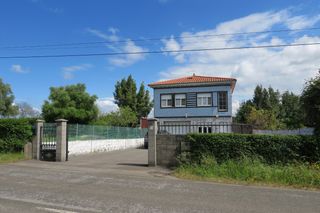 Casa  Calle alfaraz. Casa con finca a 5 minutos del centro de avilés