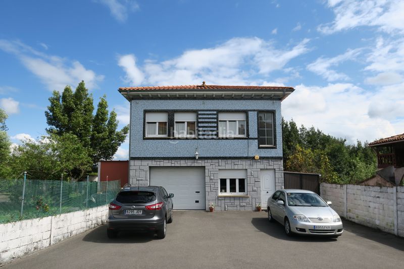 Foto b1379007-a7d4-421a-9000-46a439a98d9b. Casa amb calefacció aparcament a El Carbayedo - El Quirinal Avilés