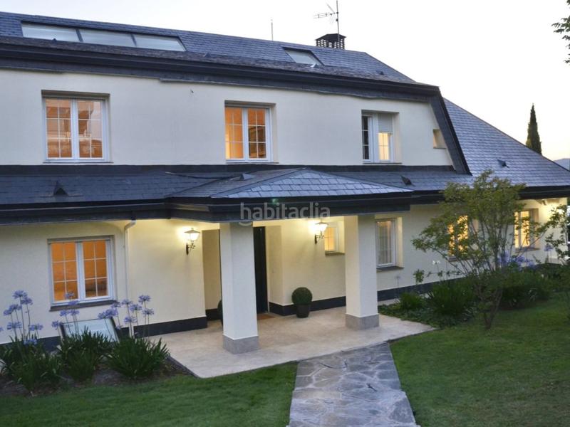 Foto fe8a2fd0-3302-4ce6-897b-a721ba262762. Chalet avec parking dans Santo Domingo