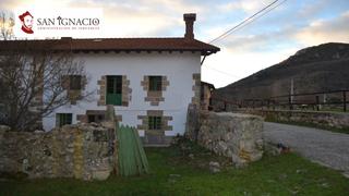 Casa a Valle de Valdebezana. Casa de pueblo  en valle de baldebezana-munilla.