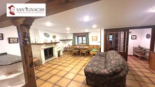 Casa aparellada a Villarcayo de Merindad de Castilla la Vieja. Bonita casa de pueblo a la venta en torme.