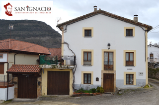Masia a Merindad de Sotoscueva. Casa de pueblo reformada en cornejo, para entrar a vivir.
