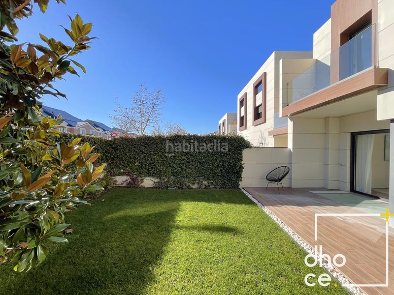 Foto f78badbd-acc1-4ef2-a467-ba22466d96ac. Casa adosada en avenida del delta del ebro 12 en El Pastel Boadilla del Monte