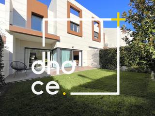 Casa adossada a Avenida del delta del ebro 12